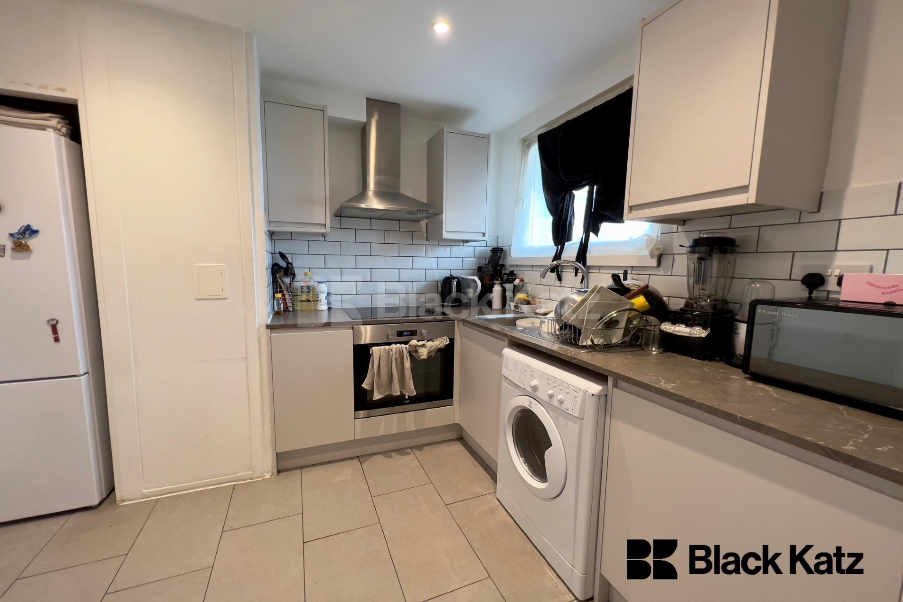 Generous duplex apartment with balcony  Coopers Road, Bermondsey SE1